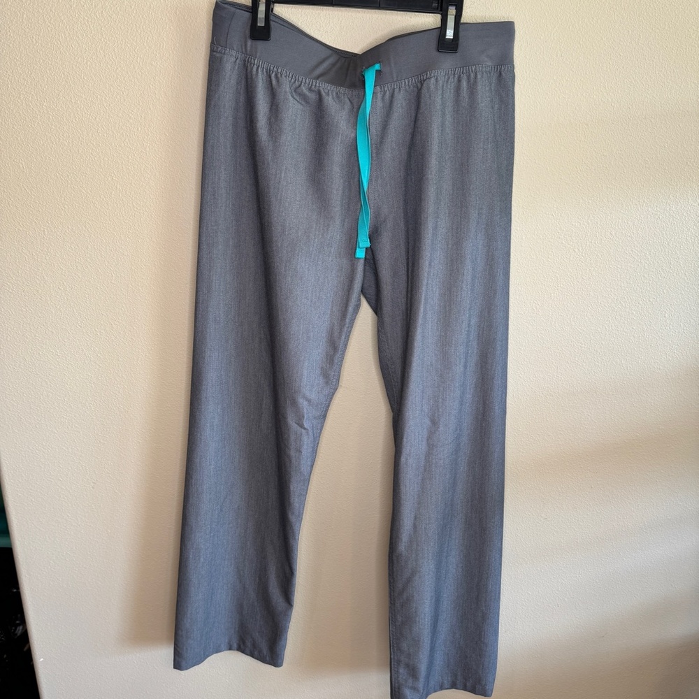 Figs. Gray pants scrubs. Women's Medium Gray